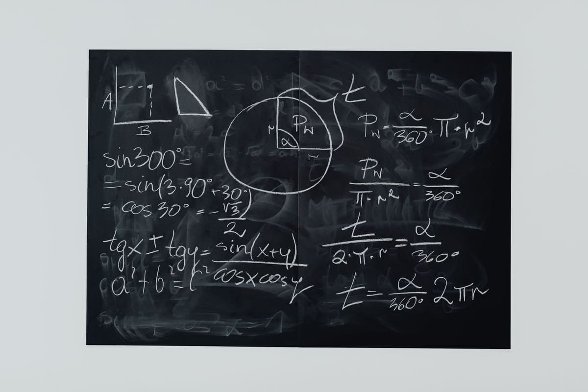 Karatahtada trigonometri ve matematik hesapları